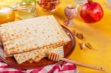 Paskalya pesah için geleneksel Yahudi koşer Hamursuz ekmek