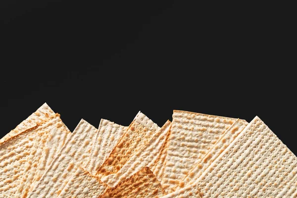 Photo Matzah Matza Pieces Black Background Matzah Jewish Passover Holidays — Stock Photo, Image