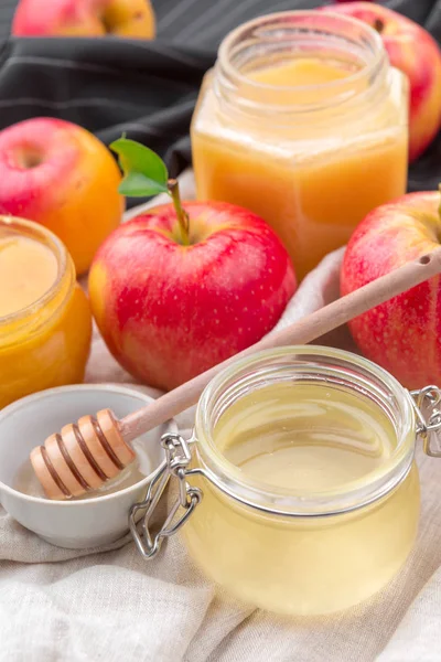 Judiska Högtiden Rosh Hashana Bakgrund Med Honung Och Äpplen Träbord — Stockfoto