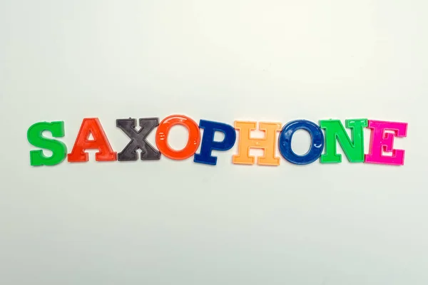 Mot Saxophone Concept Thème Écrit Lettres Plasriques Colorées Sur Fond — Photo