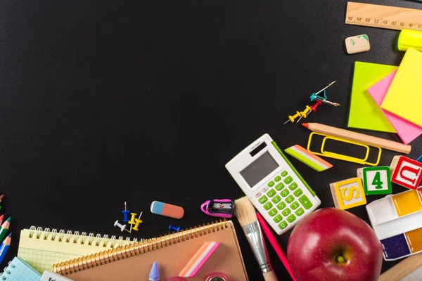 School Kantoorbenodigdheden Bovenaanzicht — Stockfoto