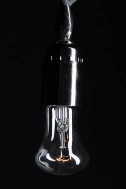 Klasik Edison ampul metin için yer ile koyu arka plan üzerinde