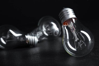 Üç akkor lambalar yakın çekim