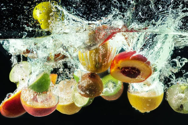 Muchas Frutas Salpicaduras Agua — Foto de Stock
