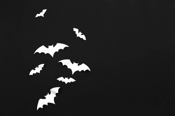 Хэллоуин и украшения концепции, бумажные летучие мыши
