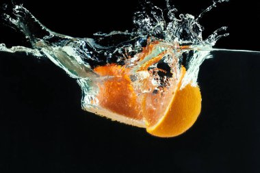 portakal suyu ve su sıçramalarına yapım düşüyor