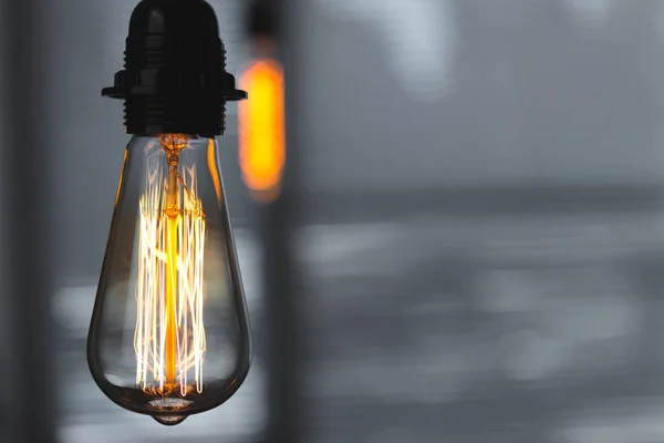 Une Ampoule Classique Edison Sur Fond Sombre Avec Espace Pour — Photo