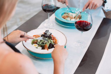 Restorandaki Güzel Çift