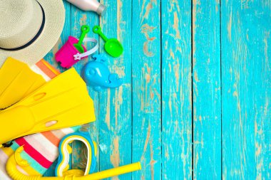 Plaj düz yatıyordu aksesuarları. Üstten görünüm