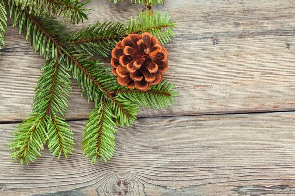 Décoration Noël Avec Sapin Cônes Pin Sur Fond Bois Blanc — Photo