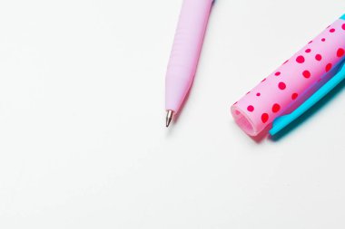 izole kırpma yolu ile beyaz arka plan üzerinde kalem