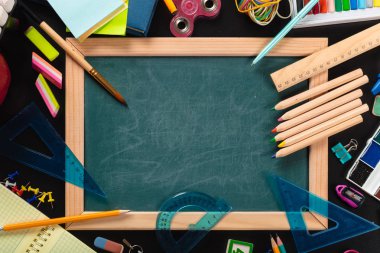 Okul ve ofis malzemeleri. Üst görünüm.