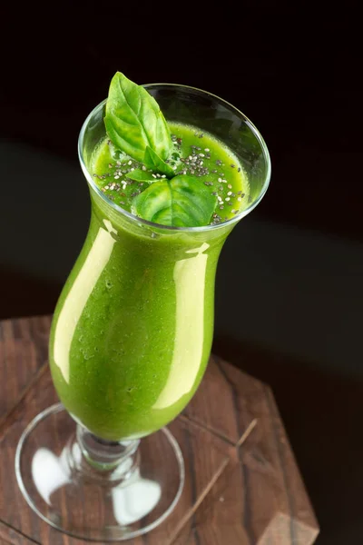 Close Freshly Green Smoothie Dark Background — Stock Photo, Image