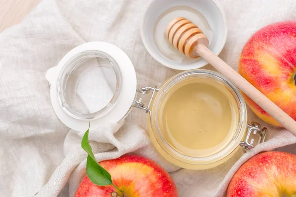 Judiska Högtiden Rosh Hashana Bakgrund Med Honung Och Äpplen Träbord — Stockfoto