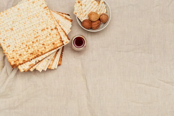 Matzo Matzoth Für Jüdisches Pessach Hölzerner Hintergrund Nahaufnahme — Stockfoto