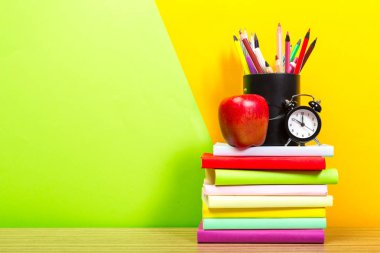 Eğitim ya da kavram okula geri.