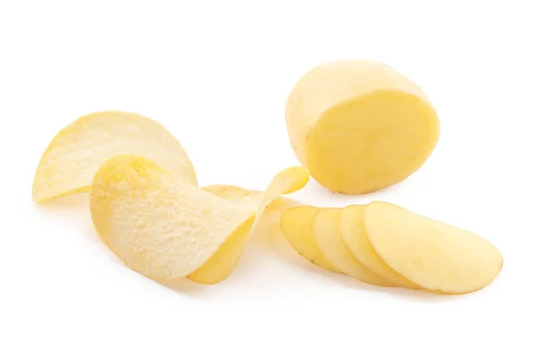 Τραγανά Τσιπς Και Ακατέργαστη Πατάτα Που Απομονώνονται Λευκό Φόντο — Φωτογραφία Αρχείου