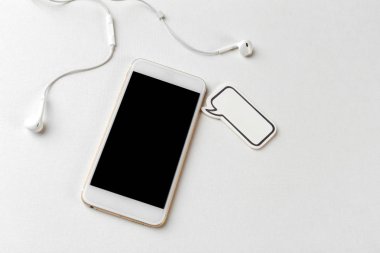 hareket eden telefon ile boş konuşma balonu