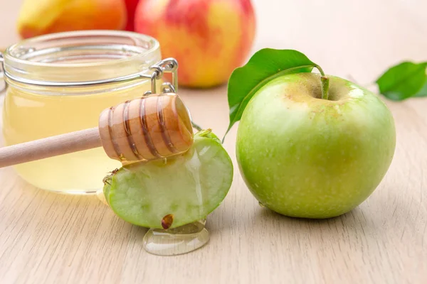 Miel Frais Pommes Sur Table Bois — Photo