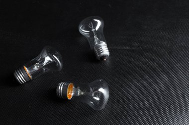 Üç akkor lambalar yakın çekim