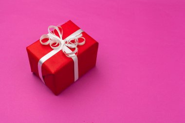 Güzel hediye kutusu ile düz yatıyordu kompozisyon