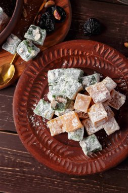 Tahta masada Türk lokumu.