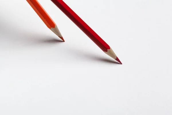 Drewniane Kolorowe Ołówki Zwykłe Izolowane Białym Tle — Zdjęcie stockowe