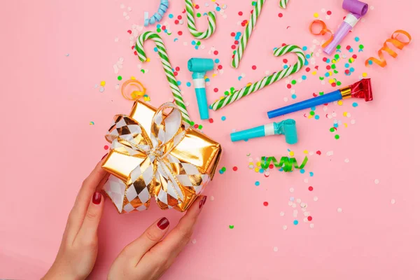 Confezione Regalo Con Vari Confetti Partito Stelle Filanti Decorazione — Foto Stock