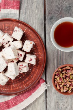 Tahta masada Türk lokumu.