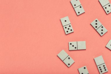 Domino oyunu arka planda, closeup yakın çekim