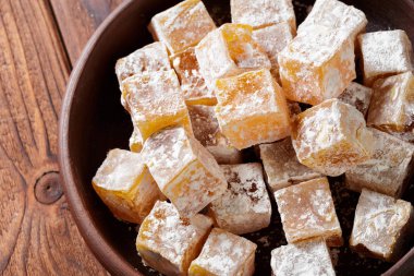 Tahta masada Türk lokumu.