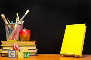 Eğitim ya da kavram okula geri.