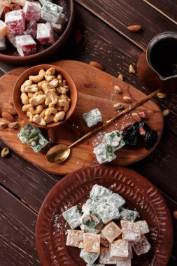 Tahta masada Türk lokumu.