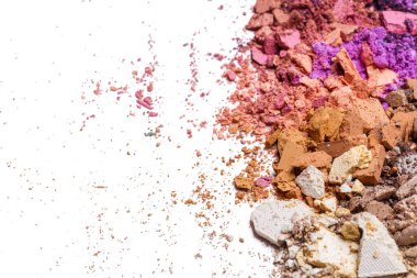 Göz merceği beyaz arkaplanda izole edildi.