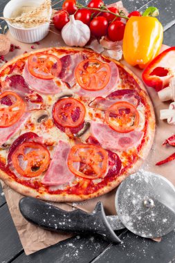 taze pişmiş pizza Üstten Görünüm
