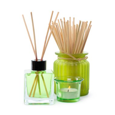 Oda spreyi üzerinde izole beyaz arka plan sopa