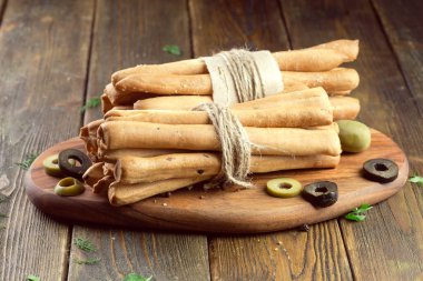 Çıtır çıtır ekmek sopa ahşap tablo