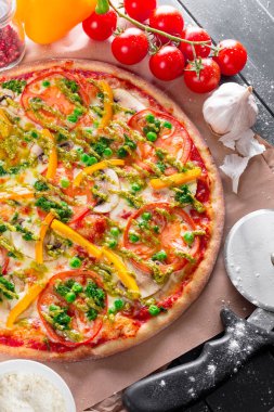 taze pişmiş pizza Üstten Görünüm