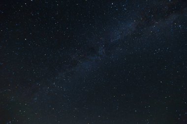 Güzel gece gökyüzünde yıldızlar arka plan ile çarpıcı