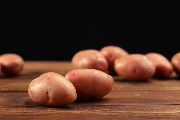 Pile Pommes Terre Couchée Sur Des Planches Bois — Photo