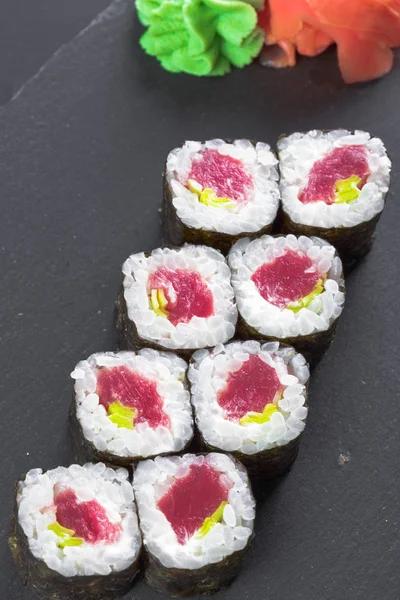 Japonské Restaurace Sushi Roll Černé Břidlicové Desky — Stock fotografie