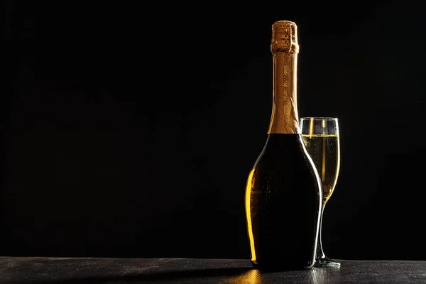 Bottiglia Champagne Vetro Sfondo Scuro — Foto Stock