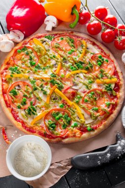 taze pişmiş pizza Üstten Görünüm