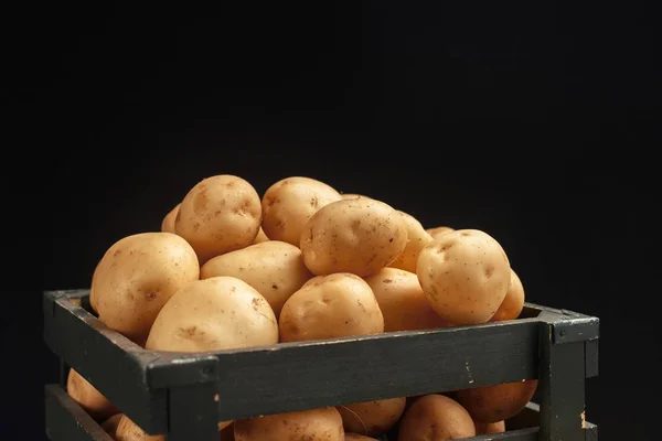 Close Potatoes Basket Black Background — Stock Photo, Image