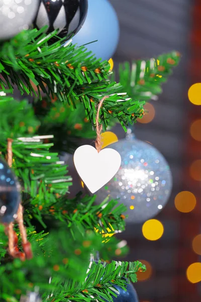 装飾されたクリスマスツリーのクローズアップ — ストック写真