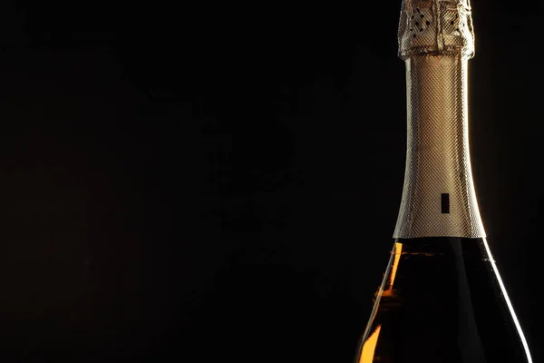 Пляшка Шампанського Чорному Тлі — стокове фото