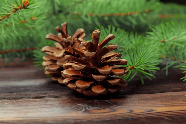 Köknar Ahşap Arka Plan Ağaç Dalları Ile Noel Kompozisyon — Stok fotoğraf