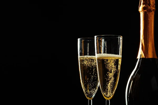 Bottiglia Champagne Bicchieri Sfondo Scuro — Foto Stock