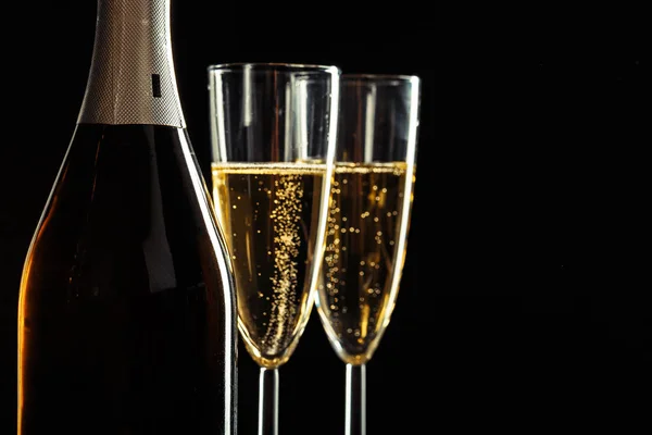 Bottiglia Champagne Bicchieri Sfondo Scuro — Foto Stock