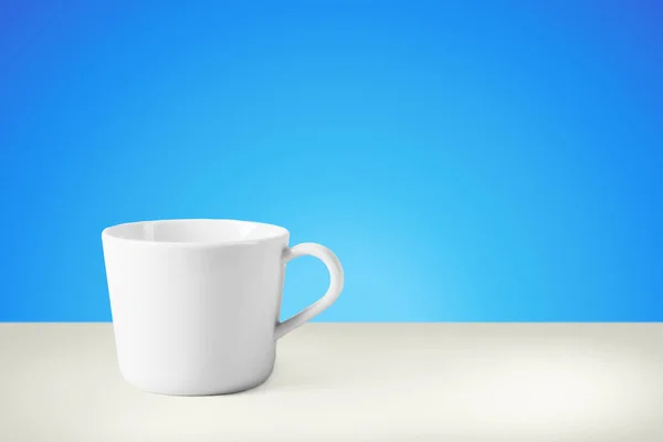 Nahaufnahme Der Weißen Tasse Auf Dem Tisch — Stockfoto